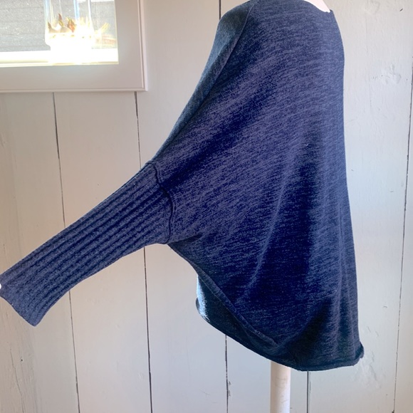 Dolman sleeve sweater L - Picture 3 of 3